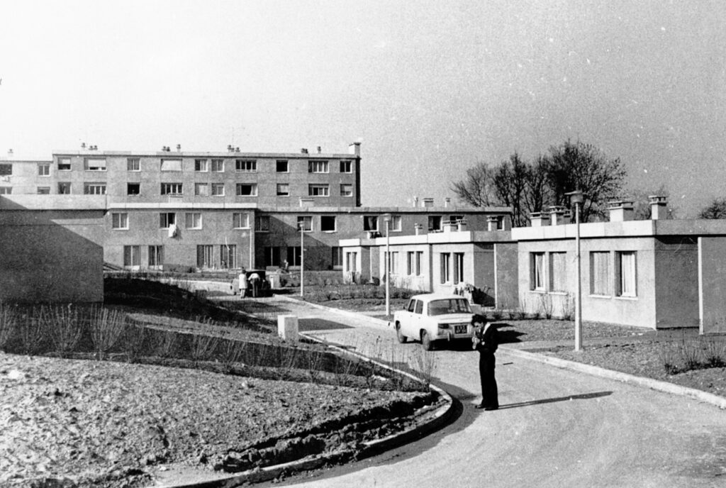 7. du camp des sans logis à la cité de promotion familiale, socialela cité de promotion familiale d'atd quart monde dans les années 1970 © centre joseph wresinski 7000 001 001