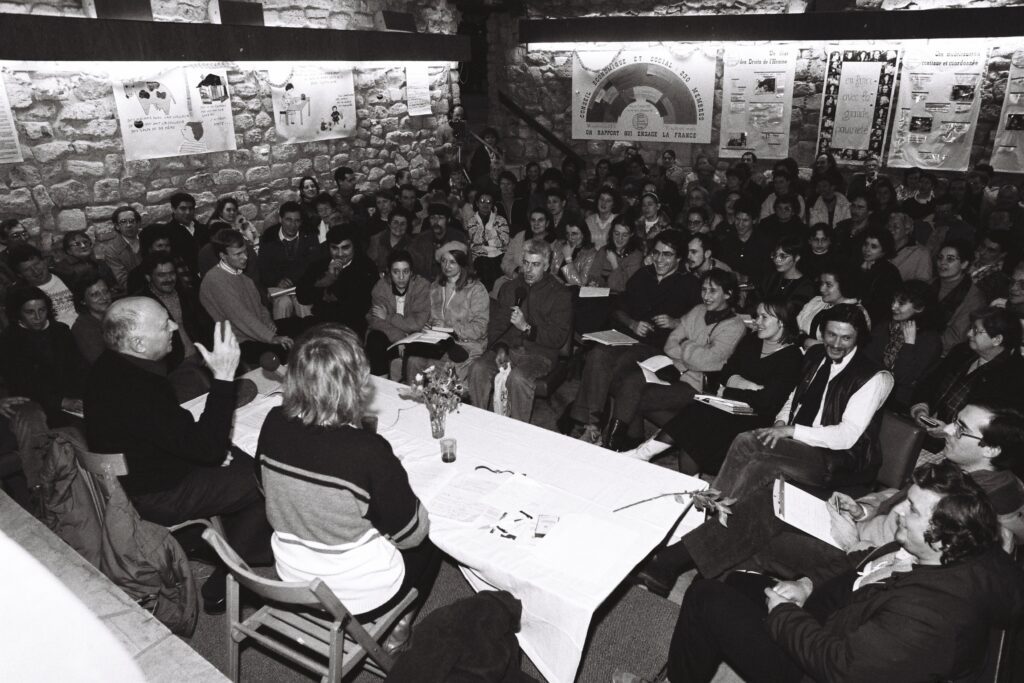 8.le quart monde prend la parole lors d'une université populaire quart monde à paris en 1987 © atd quart monde centre joseph wresinki 0464 007 060 028